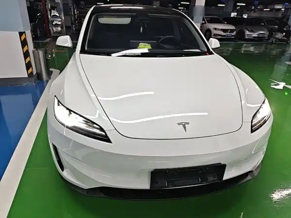 Tesla Model 3 2024