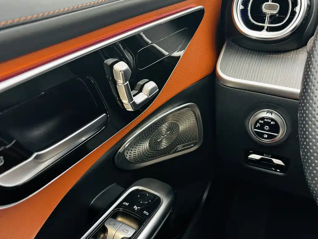 Mercedes-Benz C-Class 2023 — фото 6