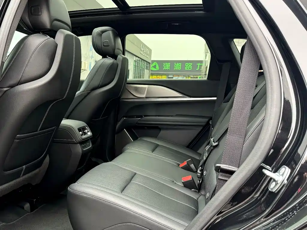 Cadillac XT5 2025 — фото 11