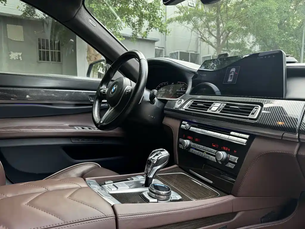 BMW 7 Series 2014 — фото 16