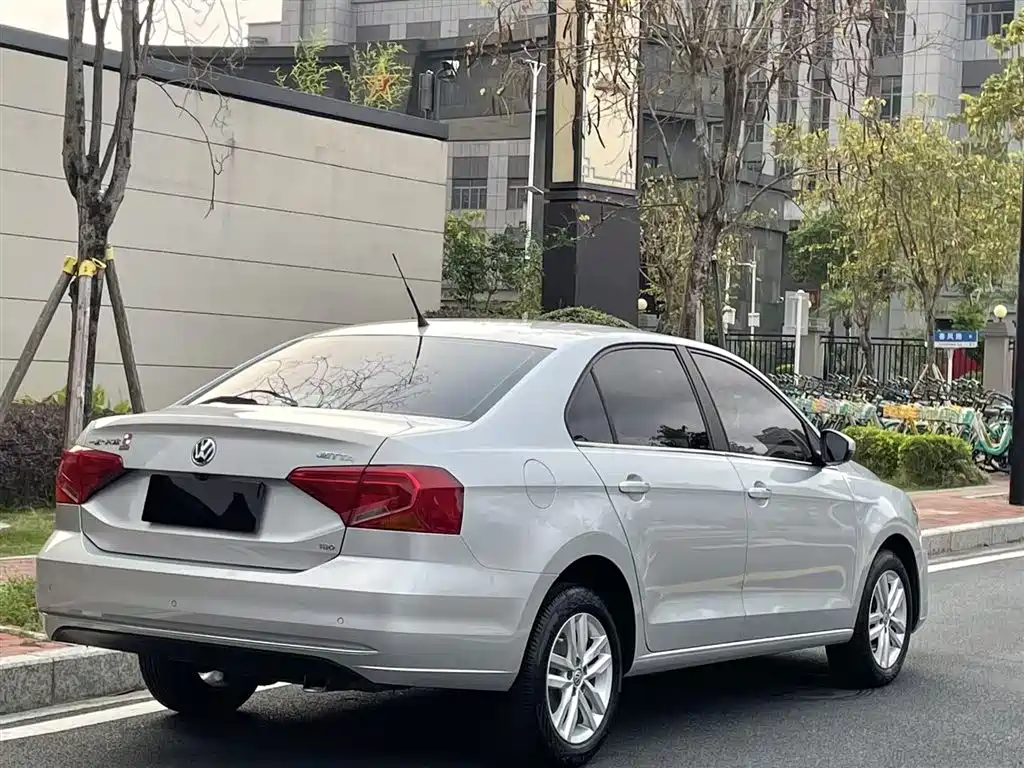 Volkswagen Jetta 2018 — фото 24