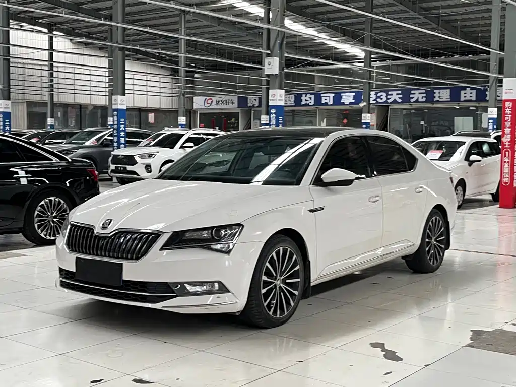 Skoda Superb 2017 — фото 1