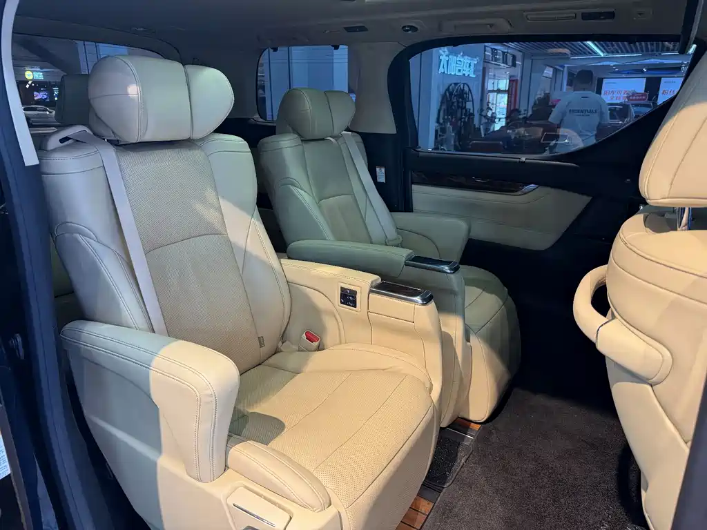 Toyota Alphard 2019 — фото 13