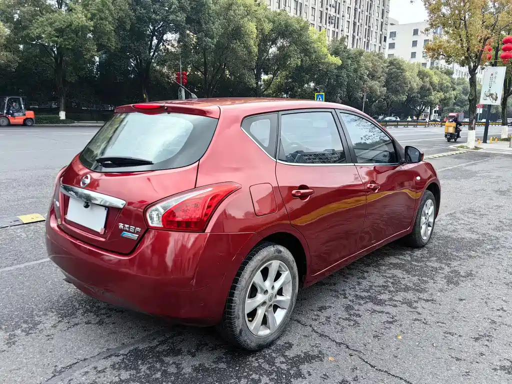 Nissan Tiida 2015 — фото 9