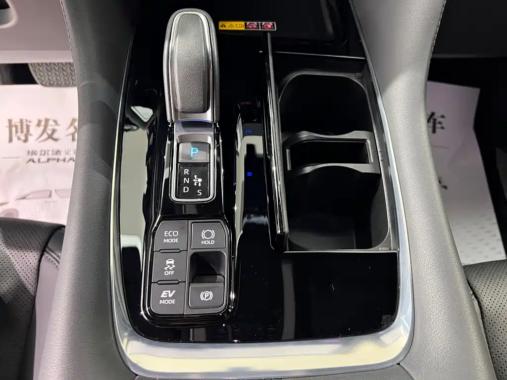 Toyota Alphard 2025 — фото 25