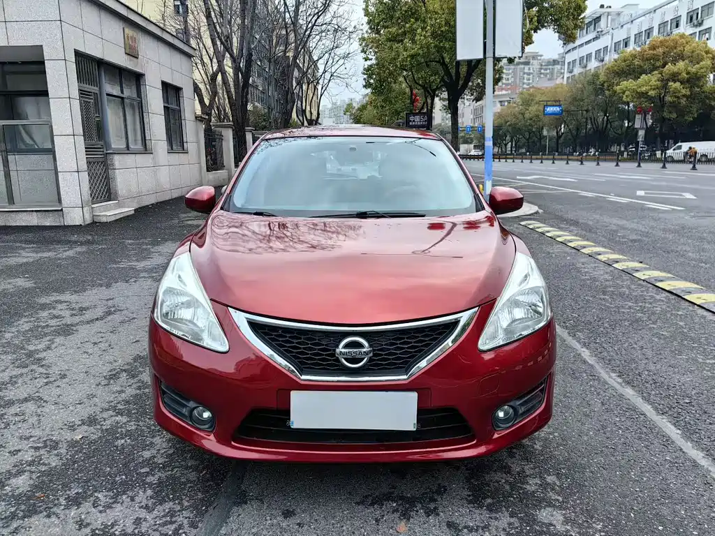 Nissan Tiida 2015 — фото 2