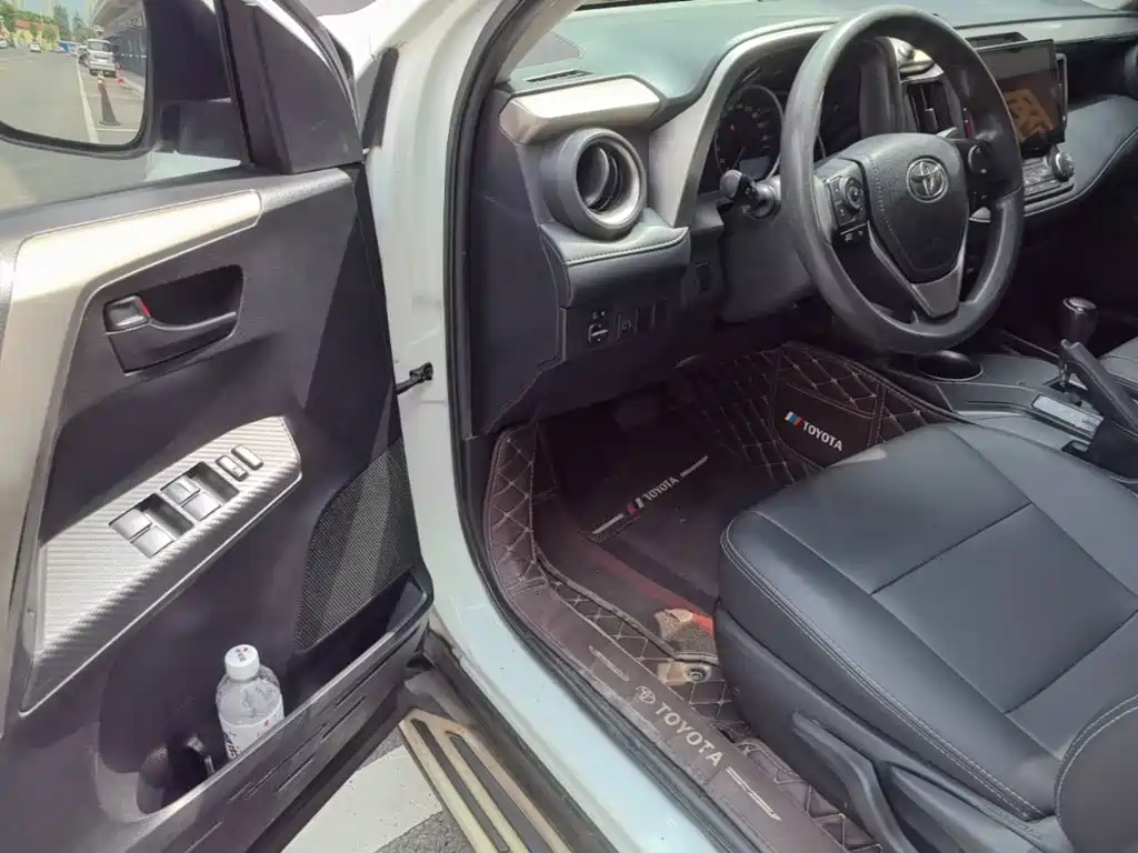 Toyota RAV4 2014 — фото 16