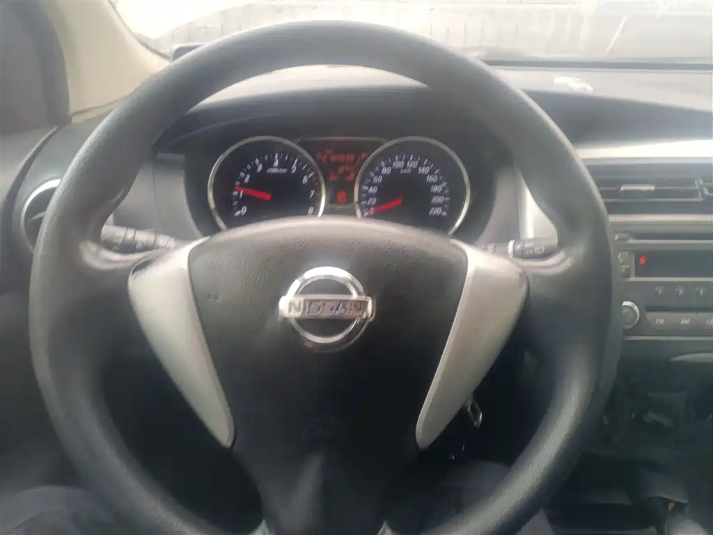 Nissan Livina 2015 — фото 11