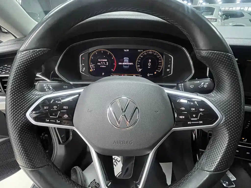 Volkswagen Passat 2023 — фото 14