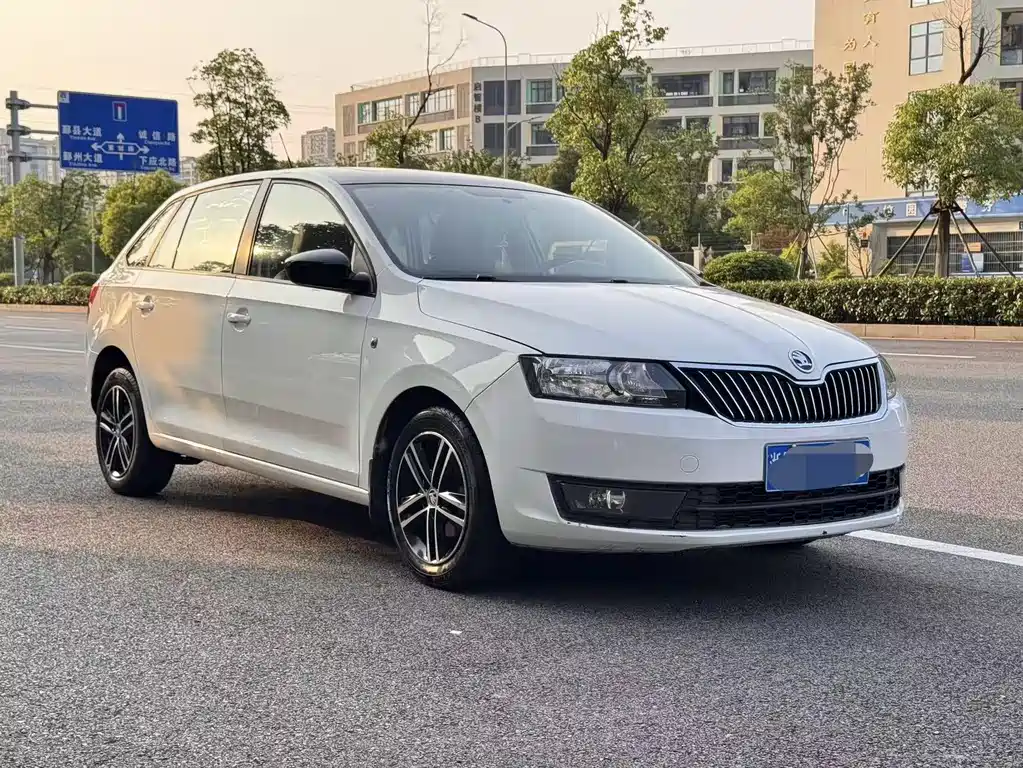 Skoda Rapid Spaceback 2014