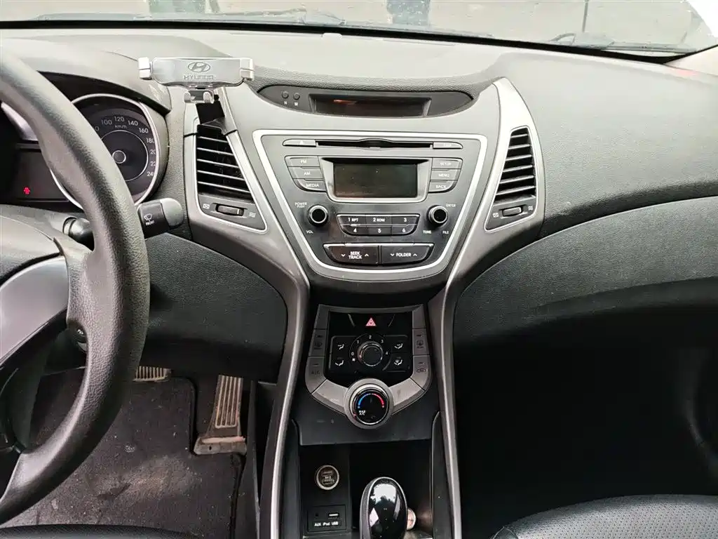 Hyundai Elantra Langdong 2016 — фото 13