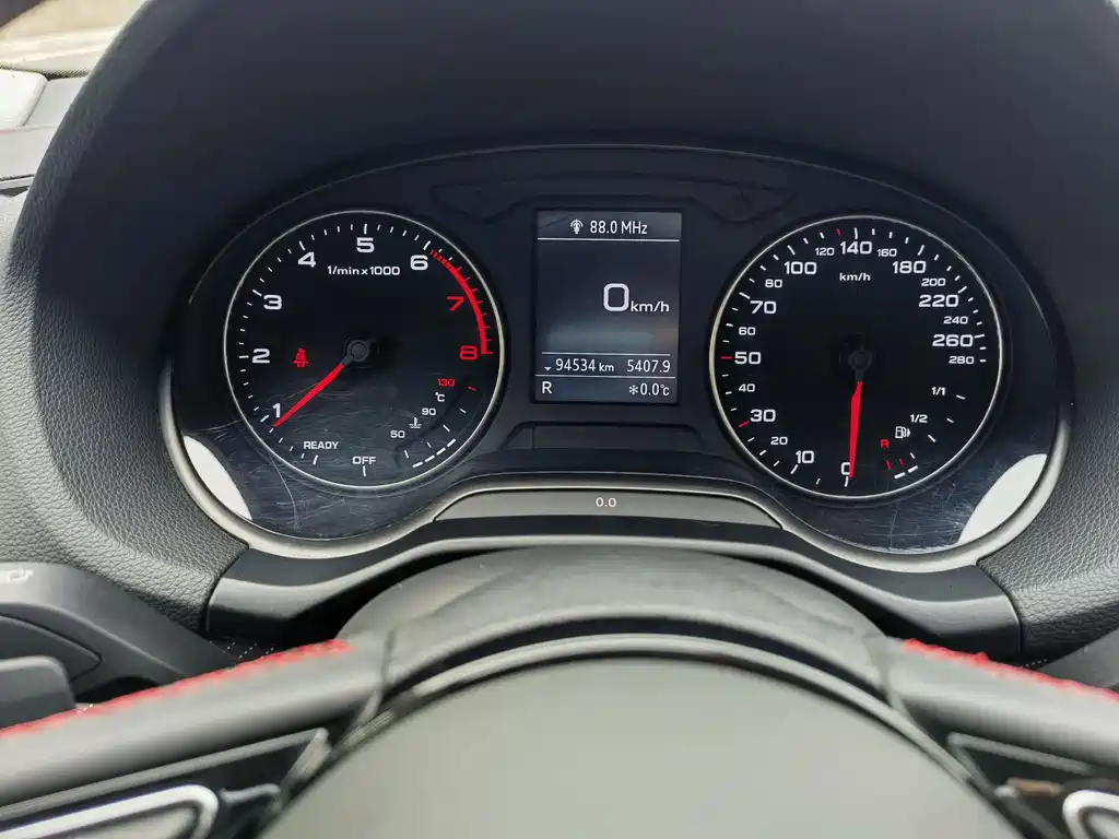Audi Q2L 2023 — фото 14