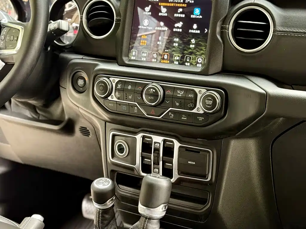 Jeep Wrangler PHEV 2022 — фото 9