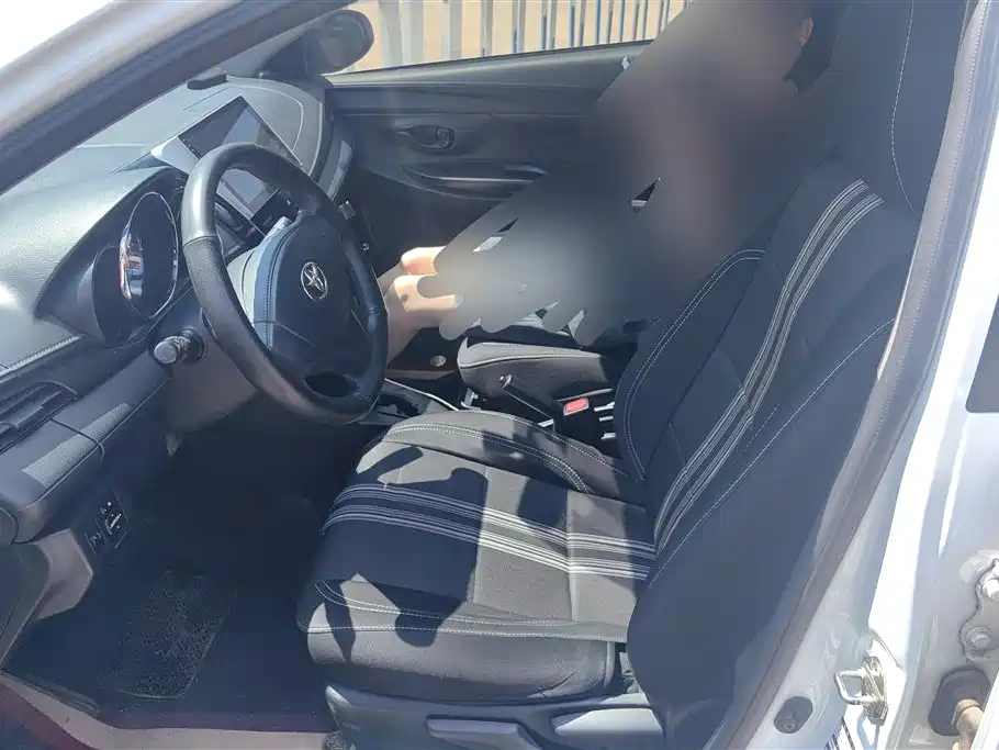 Toyota Yaris L 2017 — фото 9
