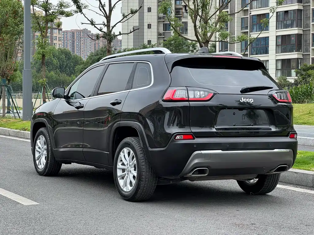 Jeep Cherokee 2020 — фото 15