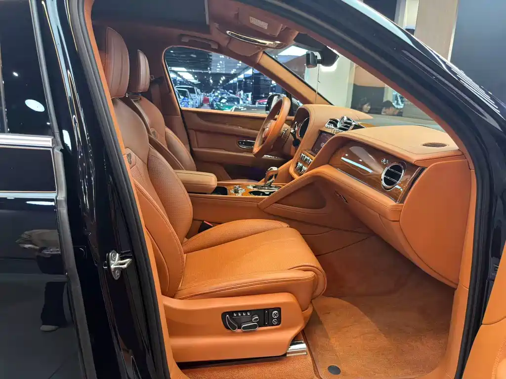 Bentley Bentayga 2021 — фото 12