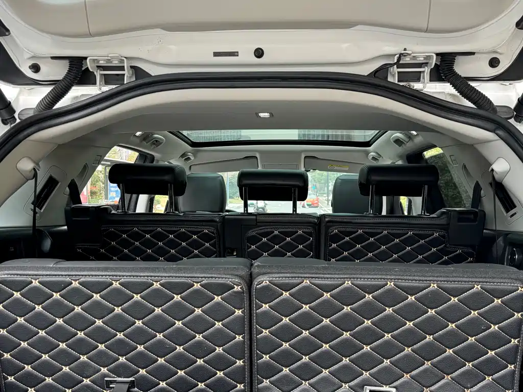Land Rover Discovery Sport 2017 — фото 18