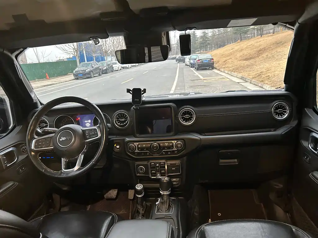 Jeep Wrangler PHEV 2022 — фото 11