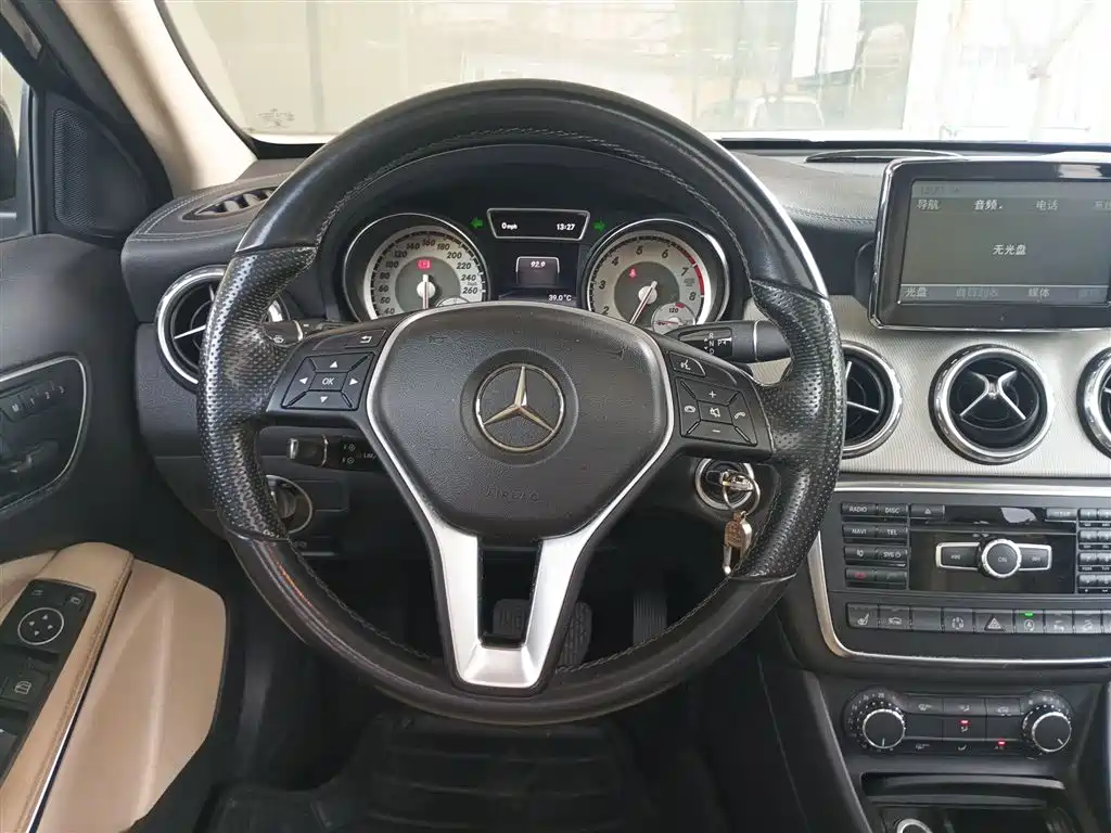 Mercedes-Benz GLA 2016 — фото 11