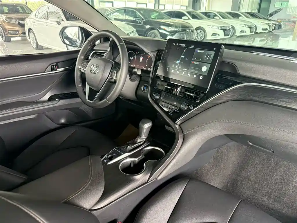 Toyota Camry 2021 — фото 13