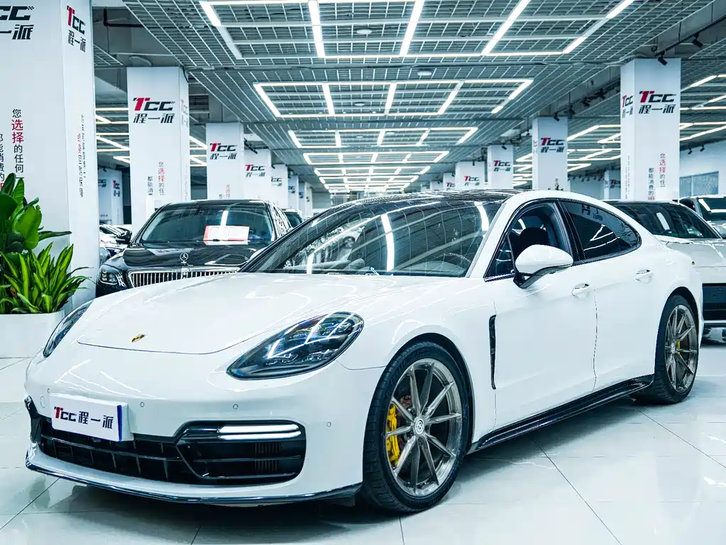 Porsche Panamera 2017 — фото 10