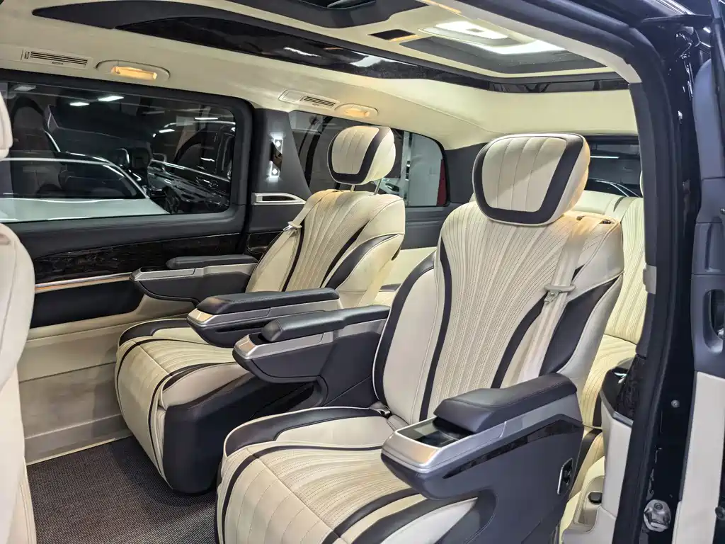 Mercedes-Benz V-Class 2022 — фото 14