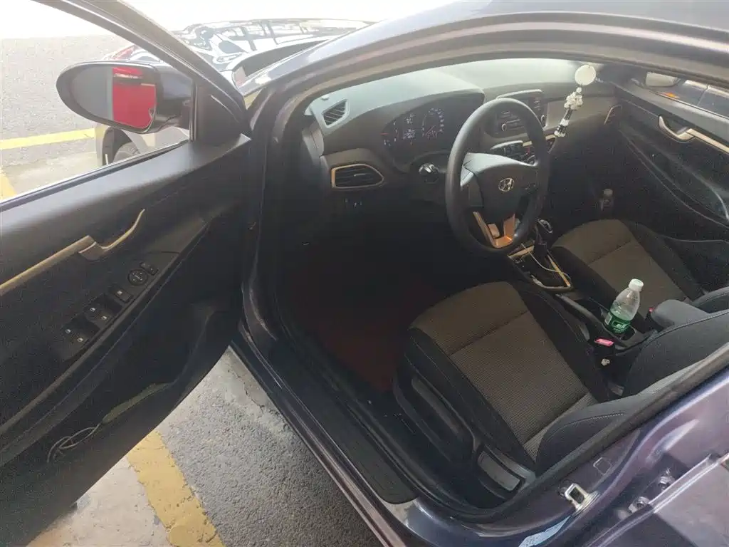 Hyundai Elantra 2019 — фото 16