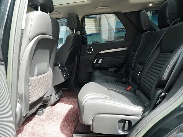 Land Rover Discovery 2023