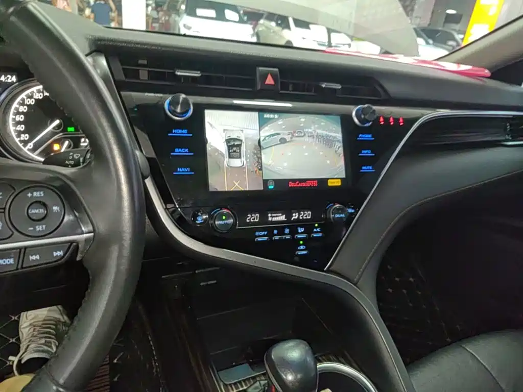 Toyota Camry 2020 — фото 13