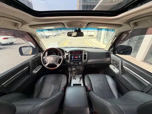 Mitsubishi Pajero 2016