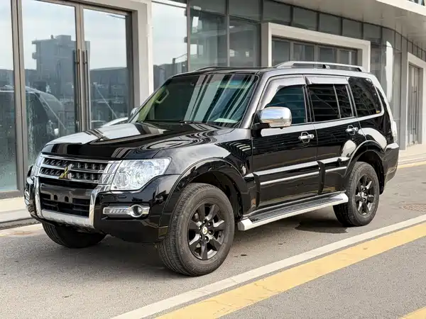 Mitsubishi Pajero 2016