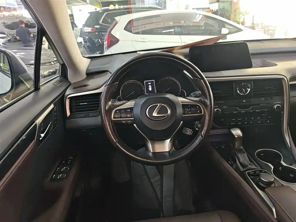 Lexus RX 2018 — фото 11