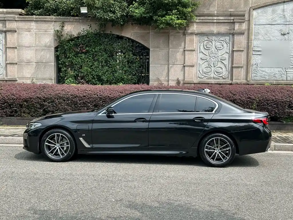 BMW 5 Series New Energy 2022 — фото 9