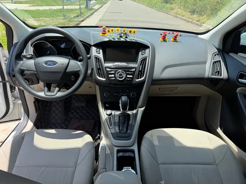 Ford Focus 2017 — фото 10