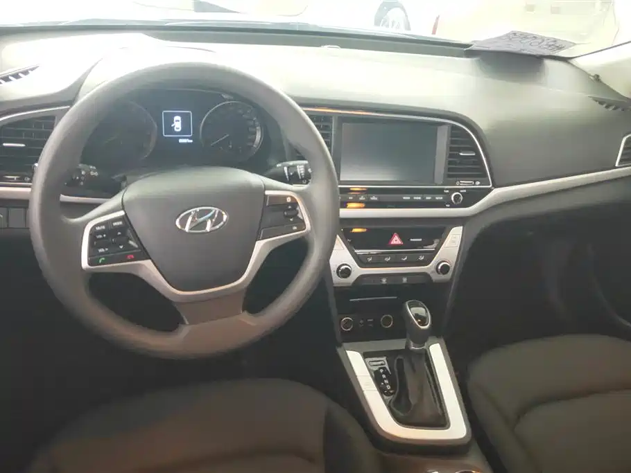 Hyundai Elantra 2016 — фото 12