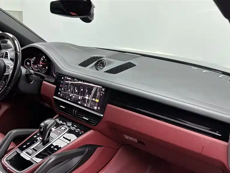 Porsche Cayenne 2022 — фото 16