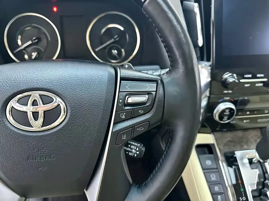 Toyota Vellfire 2022 — фото 16