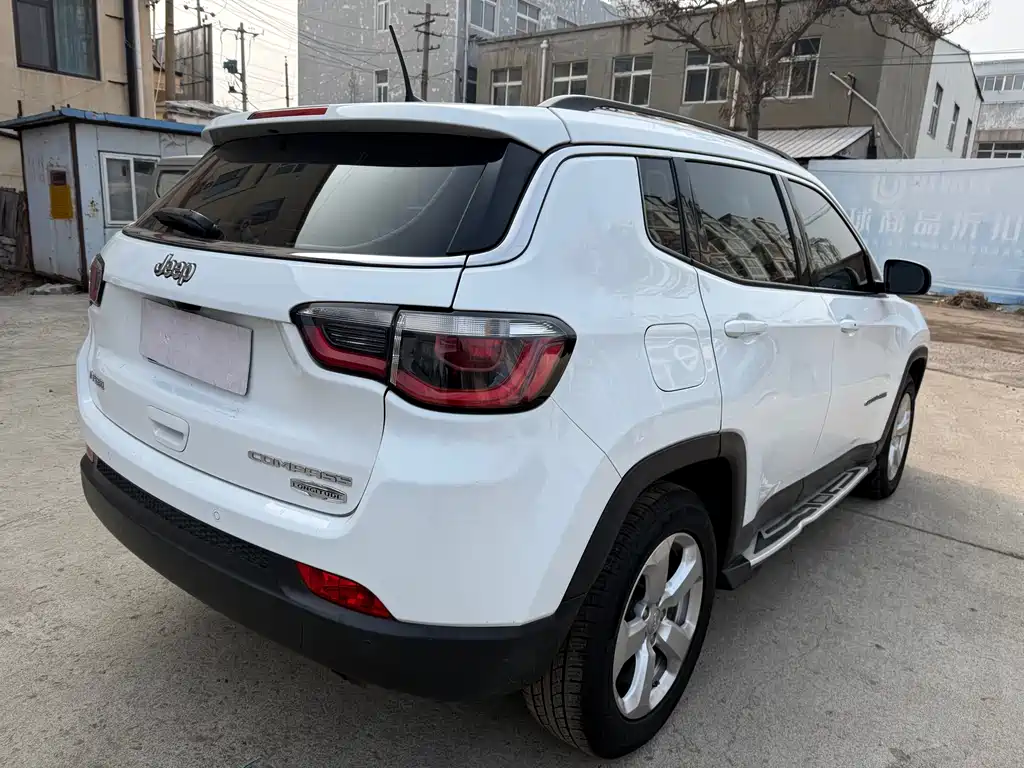 Jeep Compass 2018 — фото 10