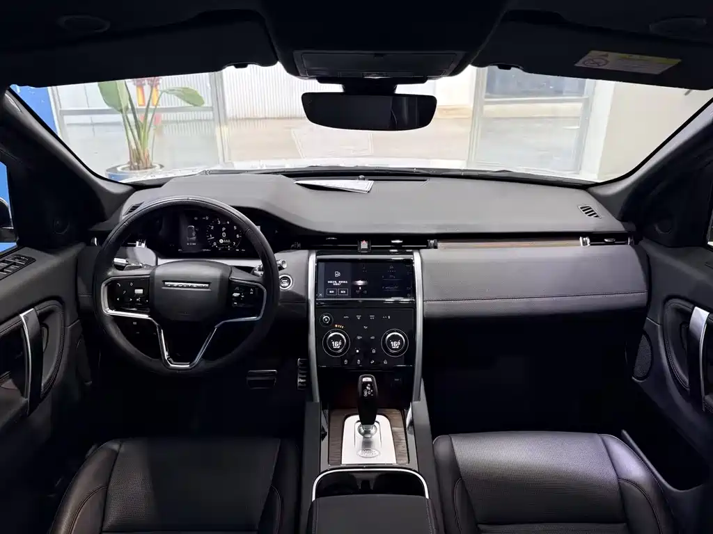 Land Rover Discovery Sport 2023 — фото 11
