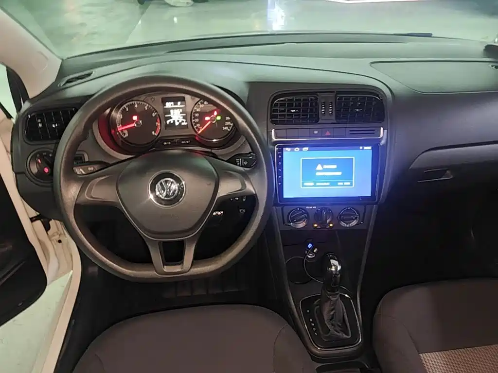 Volkswagen Polo 2017 — фото 11