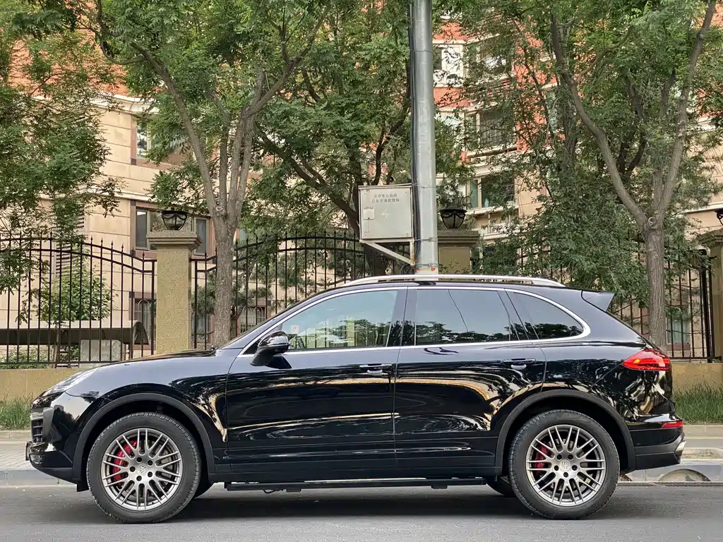 Porsche Cayenne 2018 — фото 2
