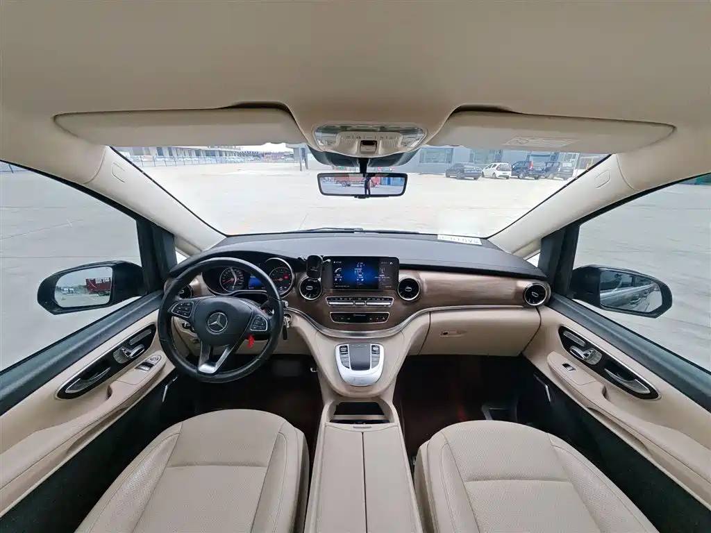 Mercedes-Benz V-Class 2022 — фото 15