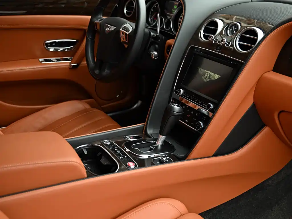Bentley Flying Spur 2017 — фото 15