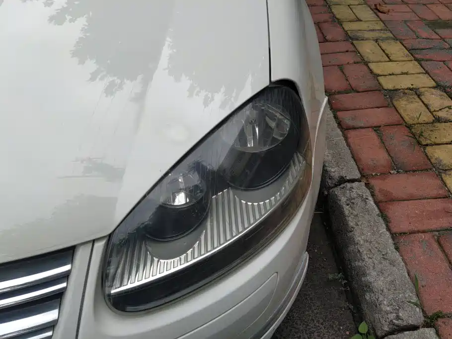 Volkswagen Sagitar 2012