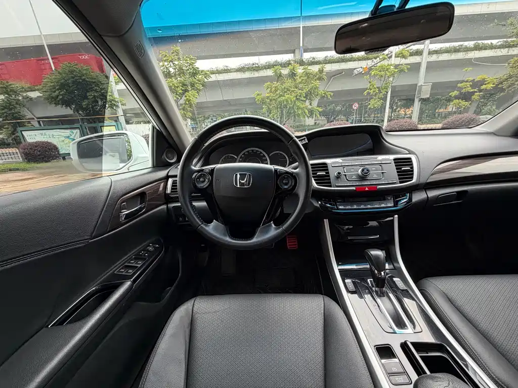Honda Accord 2017 — фото 8