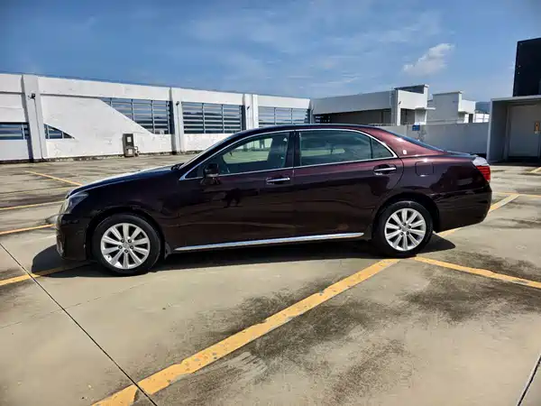 Toyota Crown 2014