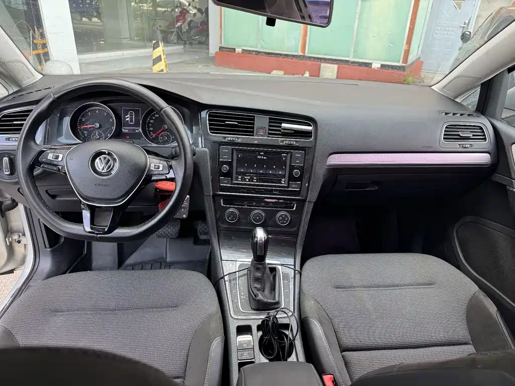 Volkswagen Golf 2018 — фото 11