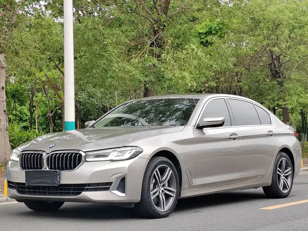 BMW 5 Series 2022 — фото 1
