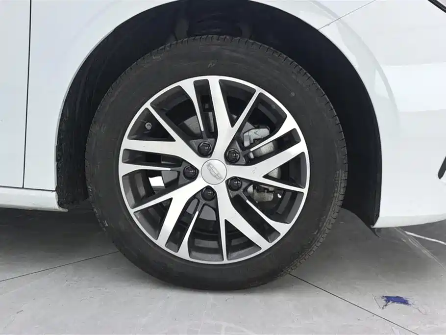 Geely Emgrand 2025