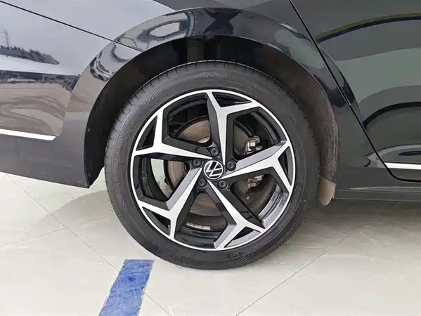 Volkswagen Passat 2023